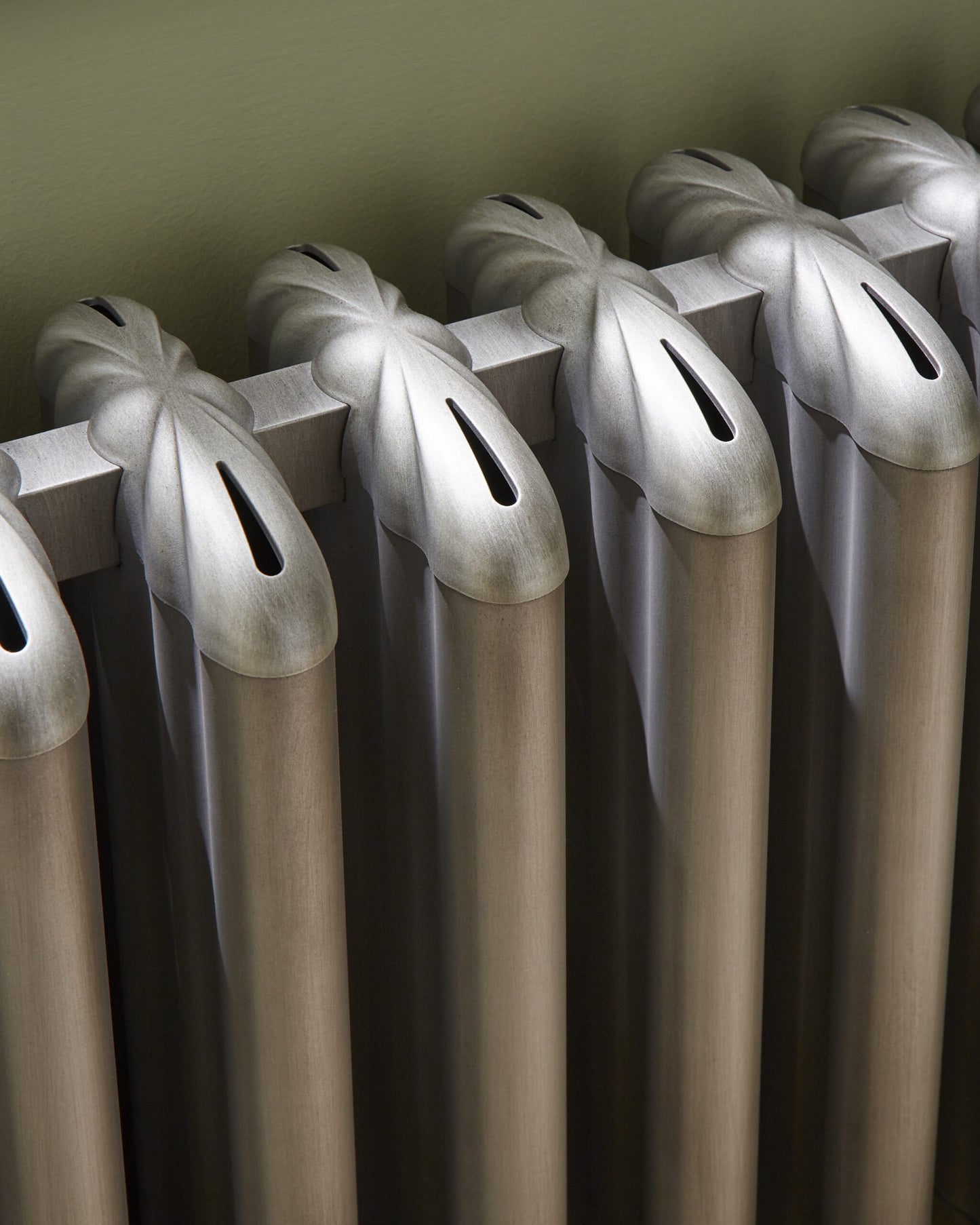 Niagara Horizontal Radiator (Antique Finishes) by Kartell